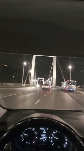 Budapest at Night 🇭🇺 | Crossing Elisabeth Bridge in 4K #Shorts