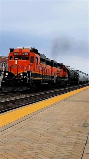 63 Year Old BNSF 2816 GP39-2R Leads Westbound Local Manifest Through Western Springs 03/26/2026