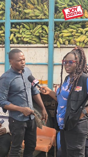 Plantain traders from Sankore are stuck at Makola No.2 market, unable to sell due to tênsion between authorities and market women. "Even with the fuel reduction, drivers still charge the same fares. Three trucks are stuck, should we even keep farming?" #JoyDigital #JoyNewsFocus | JoyNews
