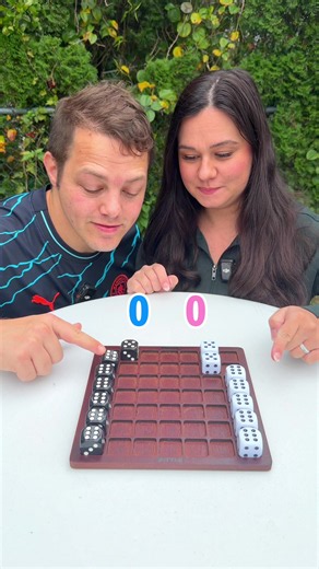 Dice Battle Board Game: How to Score by Reaching the Other Side