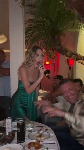 Ryan Garcia and Conor McGregor enjoying themselves on a night out 🎤😅