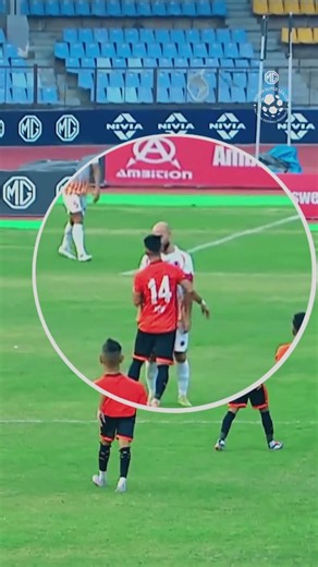 Did Mo Rashid get away with one here? 👀Watch #KSHIEBFC live on YouTube and #SonyLIV📺#MGISL13
