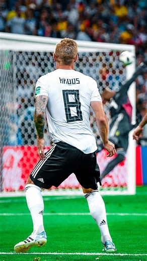 Toni Kroos Free Kick Analysis: How He Perfected It