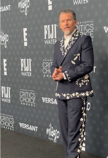 Carpe diem, Ethan Hawke! ❤️ #CriticsChoice #LiveFromE #AwardsSeason | ethan hawke