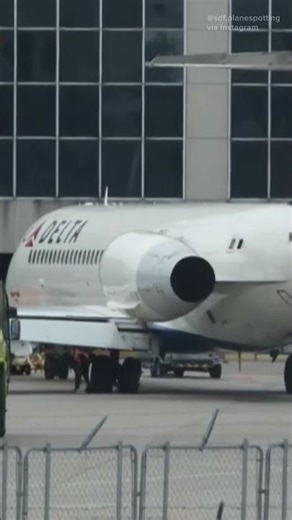 AUDIO: Delta flight makes emergency landing at Louisville airport