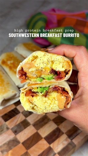 just a quick and easy wrap and go breakfast for people trying to stay outta the drive thru 👏🏼 #healthybreakfast #breakfastmealprep #mealprep #highproteinbreakfast #healthymeals