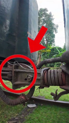 Losses ABC coupling of Meter Gauge Train. #shorts #ytshorts #buffer #coupling