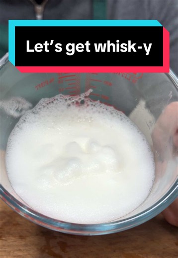 My favourite kitchen hack … Your Whizzy Whisk is Great for egg whites for your meringues, omelettes, lattes & cappuccinos, mayonnaise, gravy, salad dressings, batter mixes, cake mixes and no more lumpy custard. Easy to use with minimal effort - just push the whisk up and down and the whisks head spins. The 10 circles on the whisks head is where the clever bit comes in, these 10 circles create the air which makes for extremely powerful whisking whilst adding in air to make your mixes light and ai