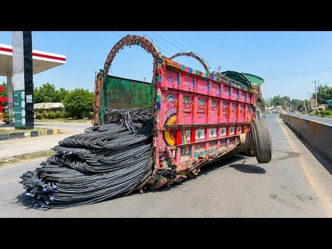 Top 3 Truck Road Accidents | Broken Axles, Crushed Tires & Leaf Springs | Emergency Roadside Repair