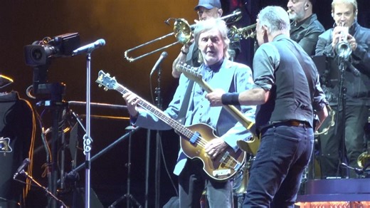 Sir Paul McCartney & Bruce Springsteen - Kansas City Hey Hey Hey Hey