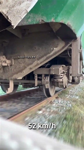 Bouncy Train Jumps, PT Inka MD52 Bogie. #railway #train #shorts