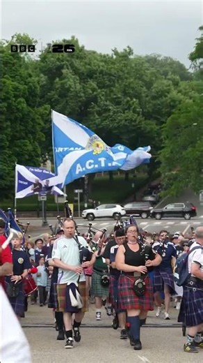 The Tartan Army’s newest member - a duck! - BBC