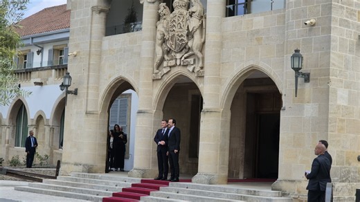 Στο Προεδρικό ο Μακρόν για την πρώτη επίσημη επίσκεψη Γάλλου Προέδρου στην Κύπρο | OmegaLive