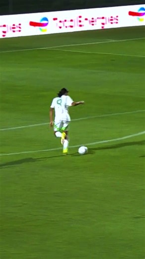 Glitching through the Ghana defence to reduce the margin for Algeria. 🇩🇿🤩