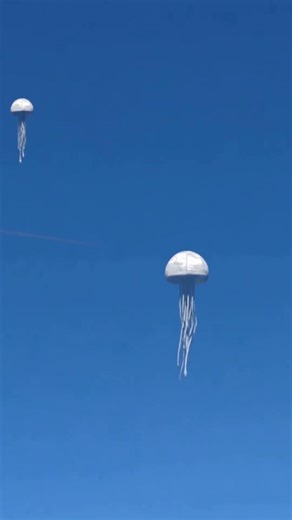 This is how it begins... - Así es como empieza... 2