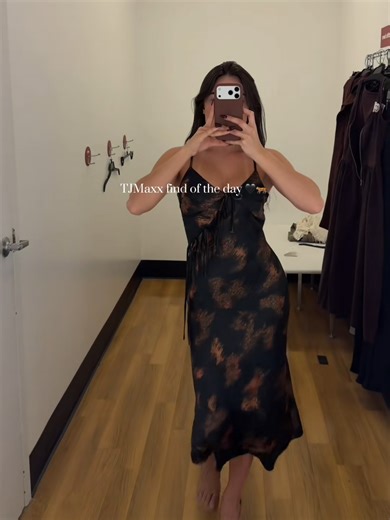 when you find the perfect dress *and* it’s only $34 😍 @alexsandrascarp