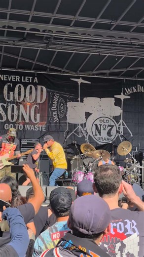 Alien Ant Farm SHOCKS Hollywood “Courageous” LIVE at Rainbow Bar & Grill 54th Anniversary 🔥 #shorts