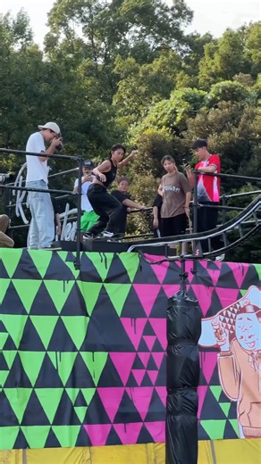 skating a fine line… literally 👀 🛹: Madars Apse & Leo Romero 📍: Kasso | Red Bull