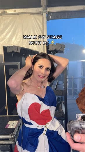and then you walk out on stage too early 😎 (wait for it) #festival #BehindTheScenes #livemusic