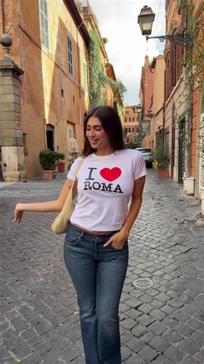 Girls in Rome: Scooter Ride, Lemon Stands & Pizza Spots