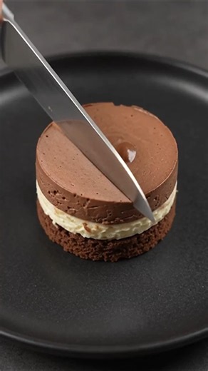 Make a film and AMSR video slicing jelly chocolate and cake objects