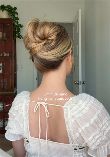Master the Perfect Messy Bun in 5 Minutes!