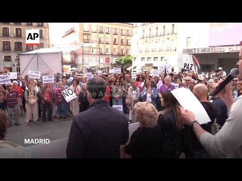 Anti-war protesters in Spain back Sánchez in confrontation with Trump