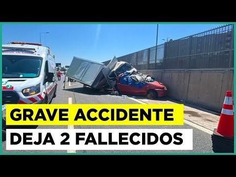 Auto habría retrocedido en carretera: Accidente entre camión y vehiculo menor deja 2 fallecidos
