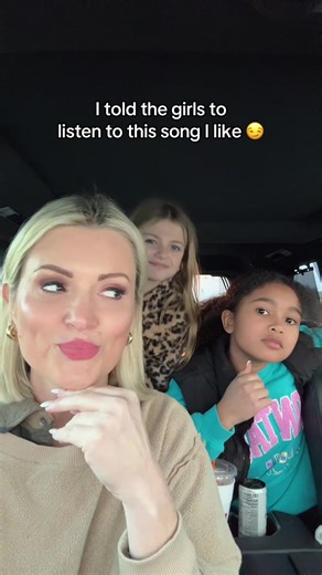 Scarlett and Tiana: Kids' Tiger Onesie Dance Challenge