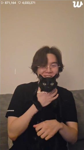 Yoongi introduced his black cat Tang to us 🐱
