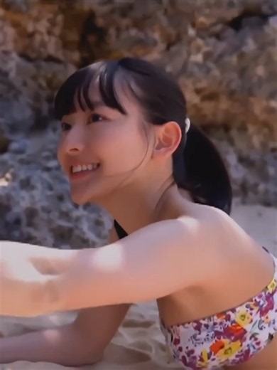 #高崎かなみ #Kanami Takasaki 北海道で鮭が取れずにシイラが大漁というニュースを聴きました。暖かい海の魚だと勝手に思い込んでいましたが、違うんですね。暖流に乗って北上する、なんてウィキにはありました。そんなこんなで人魚なかなみちゃんです。