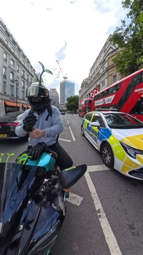 The silence of the chin straps. Accidents happen. As soon as i realised - i stopped safely, slapped on my hazards and buckled up. Noggin secure ✅ Happy new sprouts officers!🌱 Remember to secure that helmets squids. Don’t be like me and forget 🫶🏼 Happy Tuesday everyone 🫶🏼🌱 #r6 #yamaha #sproutbiker #sproutsmile #pikminbiker #london #sprouted #nexxhelmets #police #cops | Viixrides