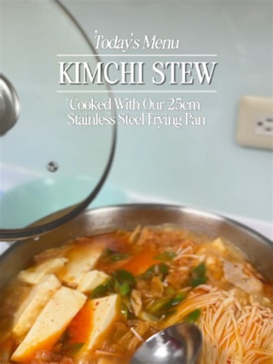 TODAY’S MENU: KIMCHI STEW! 🌶️🍲 K-drama feels muna tayo today. 🇰🇷 Perfect pangluto ng mga soup ang 25cm Stainless Frying Pan, only NT$149 as an add-on kapag nag-order ng EEC Mega or EEC Regular Box. 📦 Order your EEC box today! Message us para maka-avail. 📩 #EECCargo #EEC #balikbayanbox #ofwtaiwan #cooking #kimchistew #koreanfood