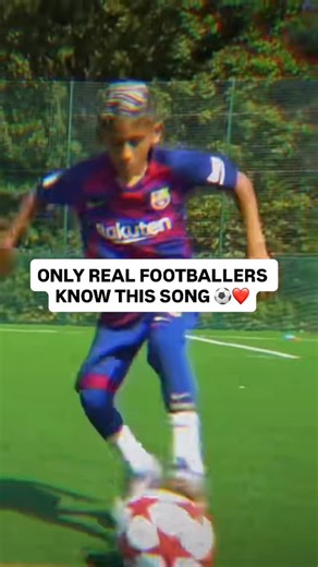 SV2 / EMAN on Instagram: "Kid Messi vs Kid Ronaldo.. what a time to be alive ⚽️🔥 #JJ10 #kidmessi #sv2 #football #reels"