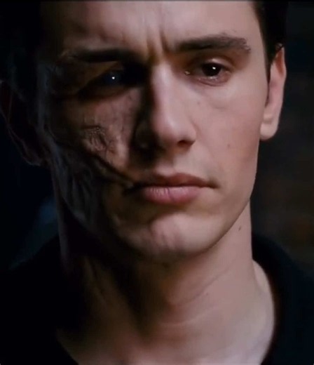 TRUTH BE TOLD | Harry Osborn & Bernard Houseman — SPIDER-MAN 3 (2007) 🕷️ DARLING, NOTHING SAYS FAMILY DRAMA QUITE LIKE A BUTLER WAITING THREE MOVIES TO TELL YOU YOUR FATHER WAS KILLED BY HIS OWN GLIDER. Let’s talk about Harry Osborn, Bernard Houseman, and the most spectacularly overdue confession in superhero history. For years, Harry (James Franco) has believed that Spider-Man killed his father. Not just believed it. Built his entire personality around it. Grief became obsession. Friendship be