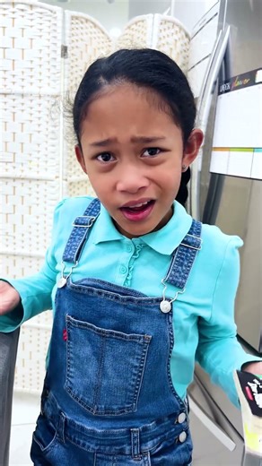 Loud Andrea vs Quiet Eva! Sisters Learn to Play Together