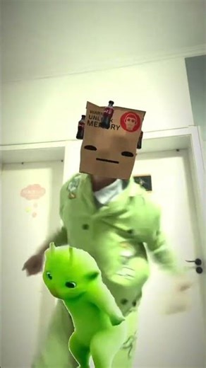 Alien Invasion Dance Challenge in Yan An Groottel