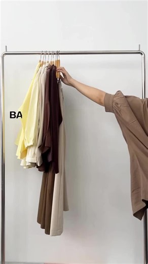 [Video] Fav item restock🩶 Mana nih yang jadi fav kalian?🫣 | Foto produk baju aesthetic, Logo baju, Bisnis