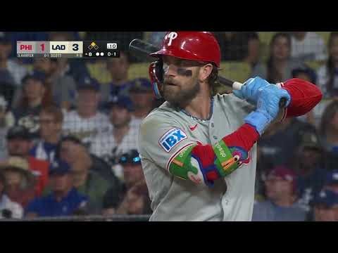 FIGHTIN' PHILS GRAB THE LEAD IN THE 8TH! Bryce Harper and Edmundo Sosa make a HUGE impact 😮‍💨