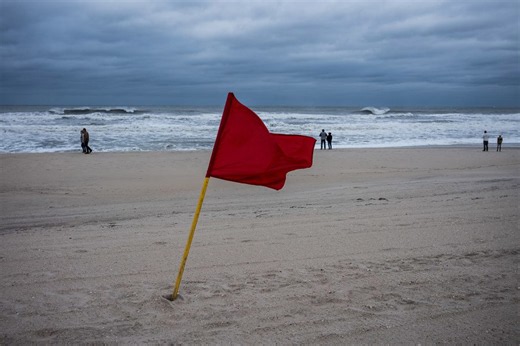 Elevated bacteria force closure of NY beach amid heat wave