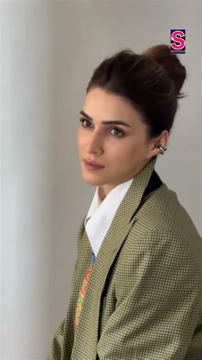 Effortless Swag & Unstoppable Aura: Kriti Sanon Stuns with Her Signature Style | India | N18S