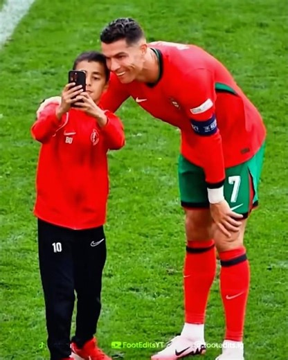 Ronaldo 100% respect moments 😍
