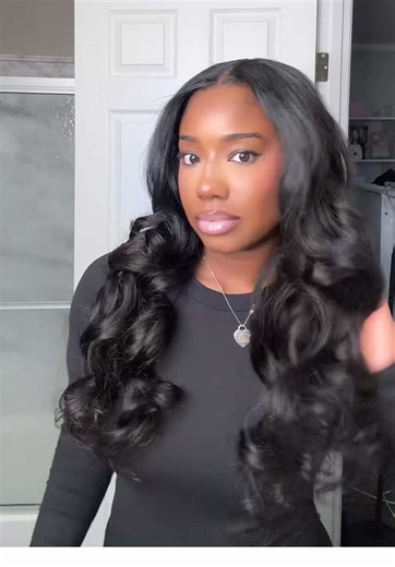 Discover the 26” Body Wave V Part Wig from Mamushow