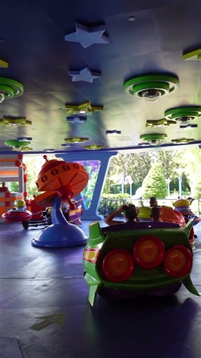 Cutest Flat Ride at Disney World | Alien Swirling Saucers at Disney's Hollywood Studios