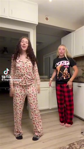 TIKTOK GIRLS #girls #bops #chav #FYP #fakebodyy⚠️⚠️