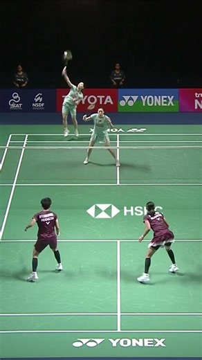 Quick-thinking defence #shorts #badminton #BWF
