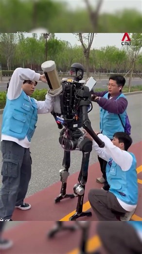 What does a pit stop look like for a humanoid robot during a race?