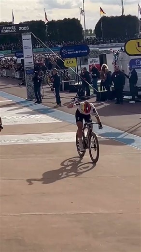 Franziska Koch wrote her name into the history books by smallest of margins at Paris-Roubaix 🤏❤️‍🔥