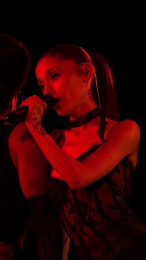 Ariana Grande Positions live 6 Years — Eterna Sunshine Tour moment