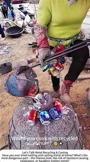 Melting Soda Cans into Molten Aluminum – Casting a DIY Pot ♻️🔥